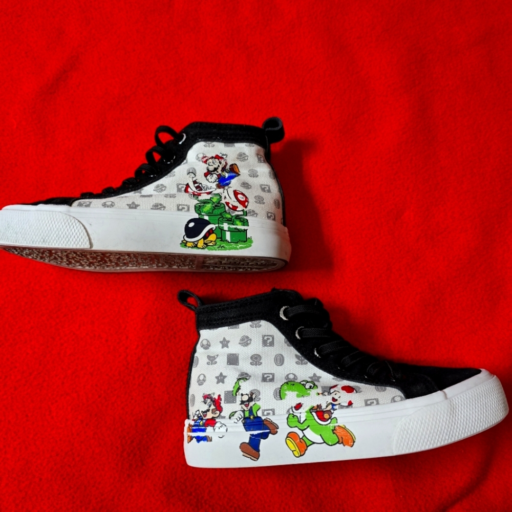 Nintendo Super Mario Kart Luigi Mushroom Hi-Top Sneakers Shoes Kids Size 11 Boy